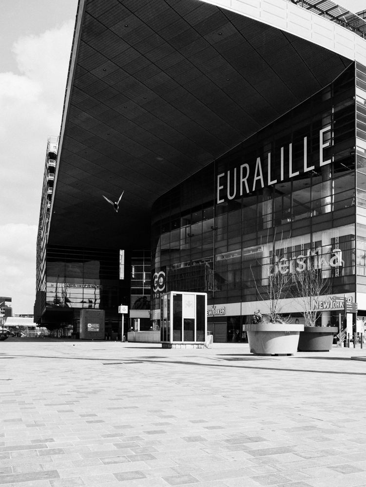 Le centre commercial Euralille vide de tout client